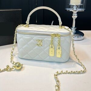 ❗️SALE❗️New white and gold fashion crossbody bag